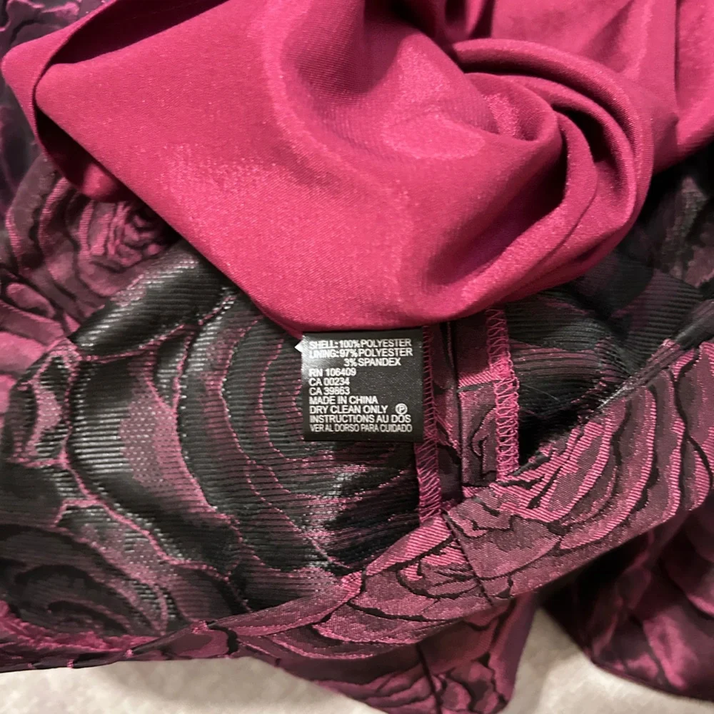 TAHARI ASL Sheath Dress in Purple with Allover Rose Print - Picture 8 of 11